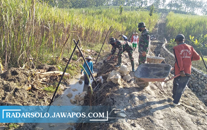 TNI Manunggal Guyub Rukun Buka Akses Desa Ngrombo